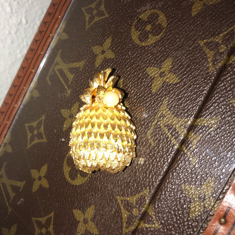 Vintage Pineapple Brooch Pin with Pearl.